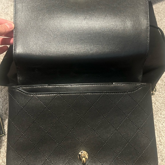 CHANEL Black affinity crossbody  Quilted Bag with Gold Accent - Picture 5 of 11